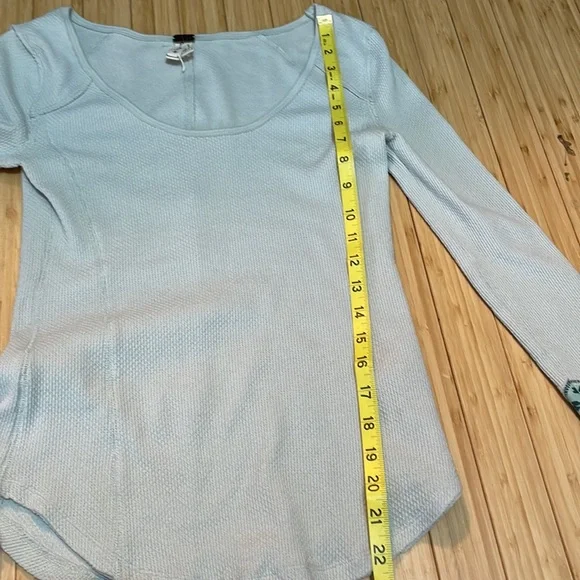 We The Free knit top size S. Light green with wristband accents. - Picture 7 of 7